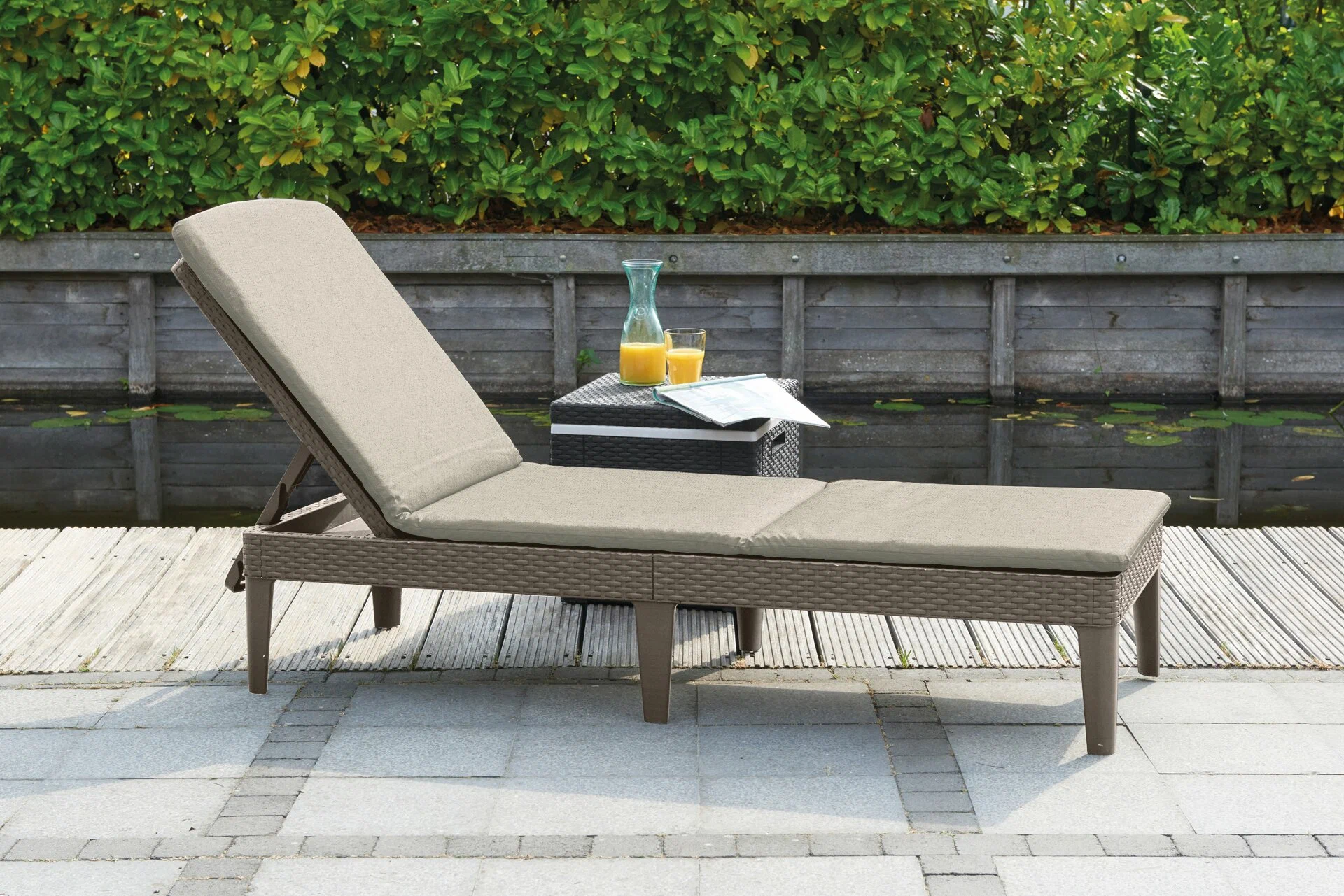 Уход за подушками для уличной мебели